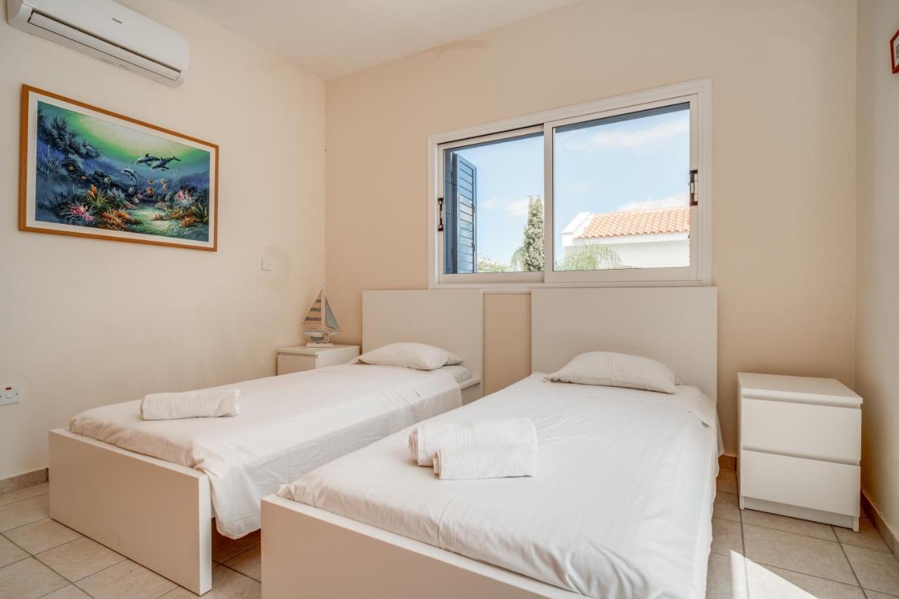 Amphitrite Villa Paralímni Eksteriør bilde