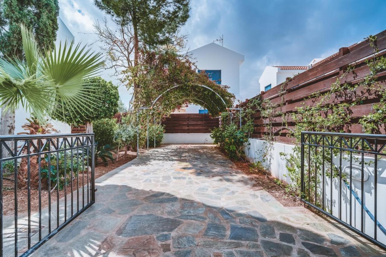 Amphitrite Villa Paralímni Eksteriør bilde