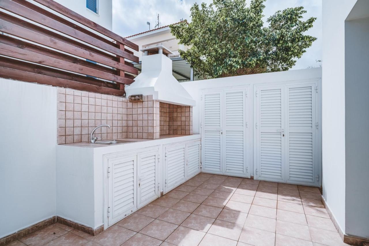 Amphitrite Villa Paralímni Eksteriør bilde